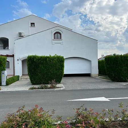 Vila Y2 In Arena Regia - Adults Only-14 And Above- No Parties Allowed *