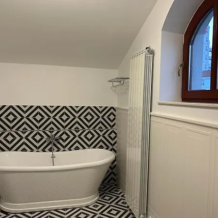 Y2 In Arena Regia - Adults Only-14 And Above- No Parties Allowed Vila *