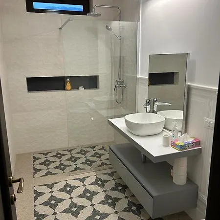 Vila Y2 In Arena Regia - Adults Only-14 And Above- No Parties Allowed