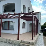 Y2 In Arena Regia - Adults Only-14 And Above- No Parties Allowed Villa Navodari