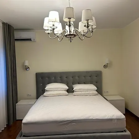 Y2 In Arena Regia - Adults Only-14 And Above- No Parties Allowed Villa *