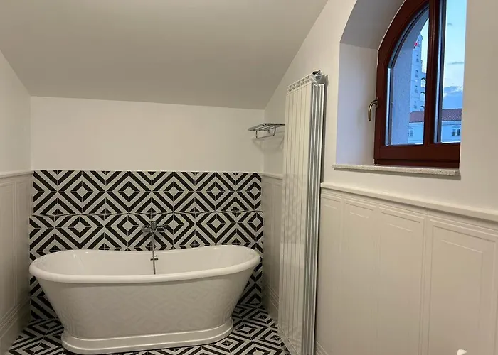 Y2 In Arena Regia - Adults Only-14 And Above- No Parties Allowed Villa *